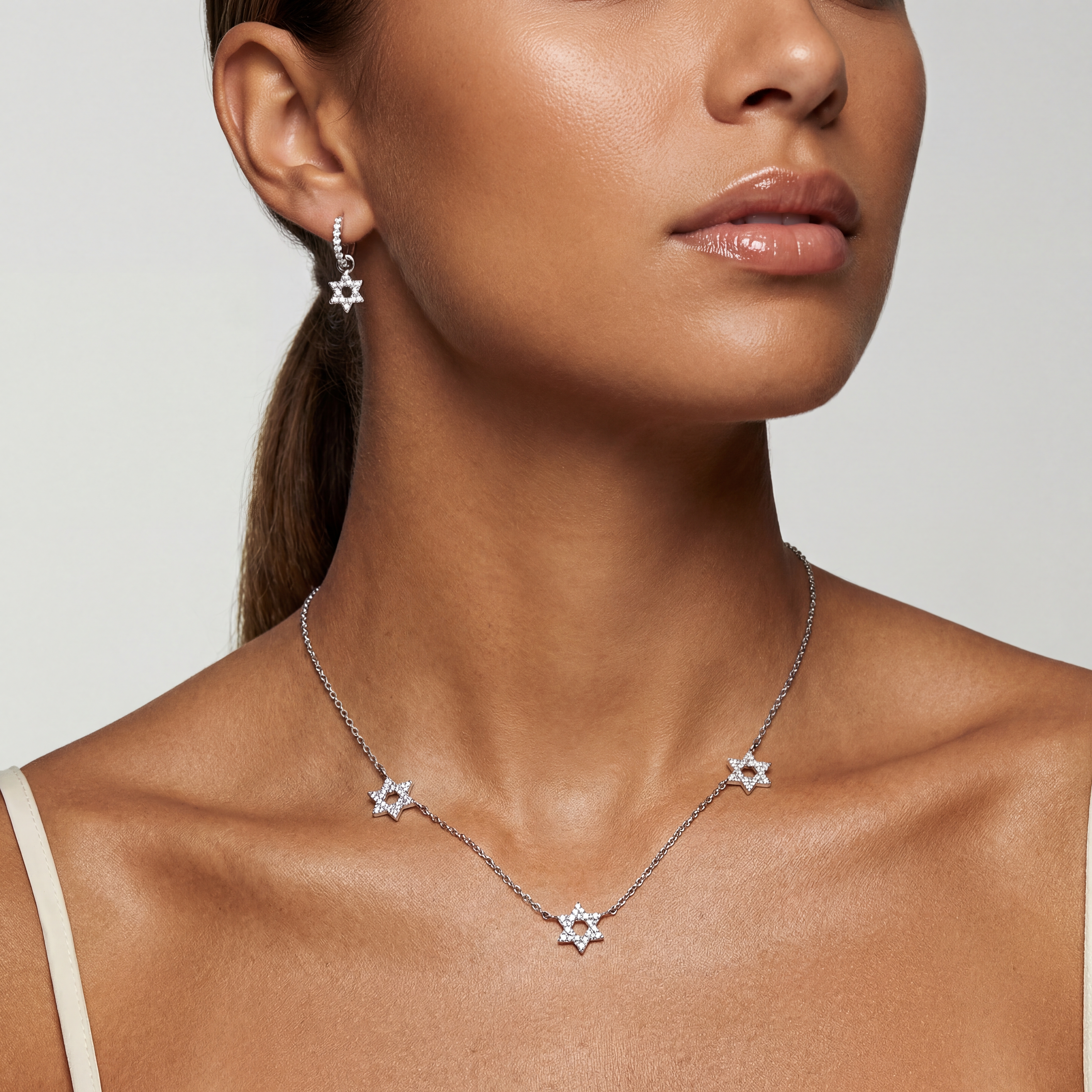 Luminous Duo Portrait — example 1 (jewelry, AI generation on Cheeppy)