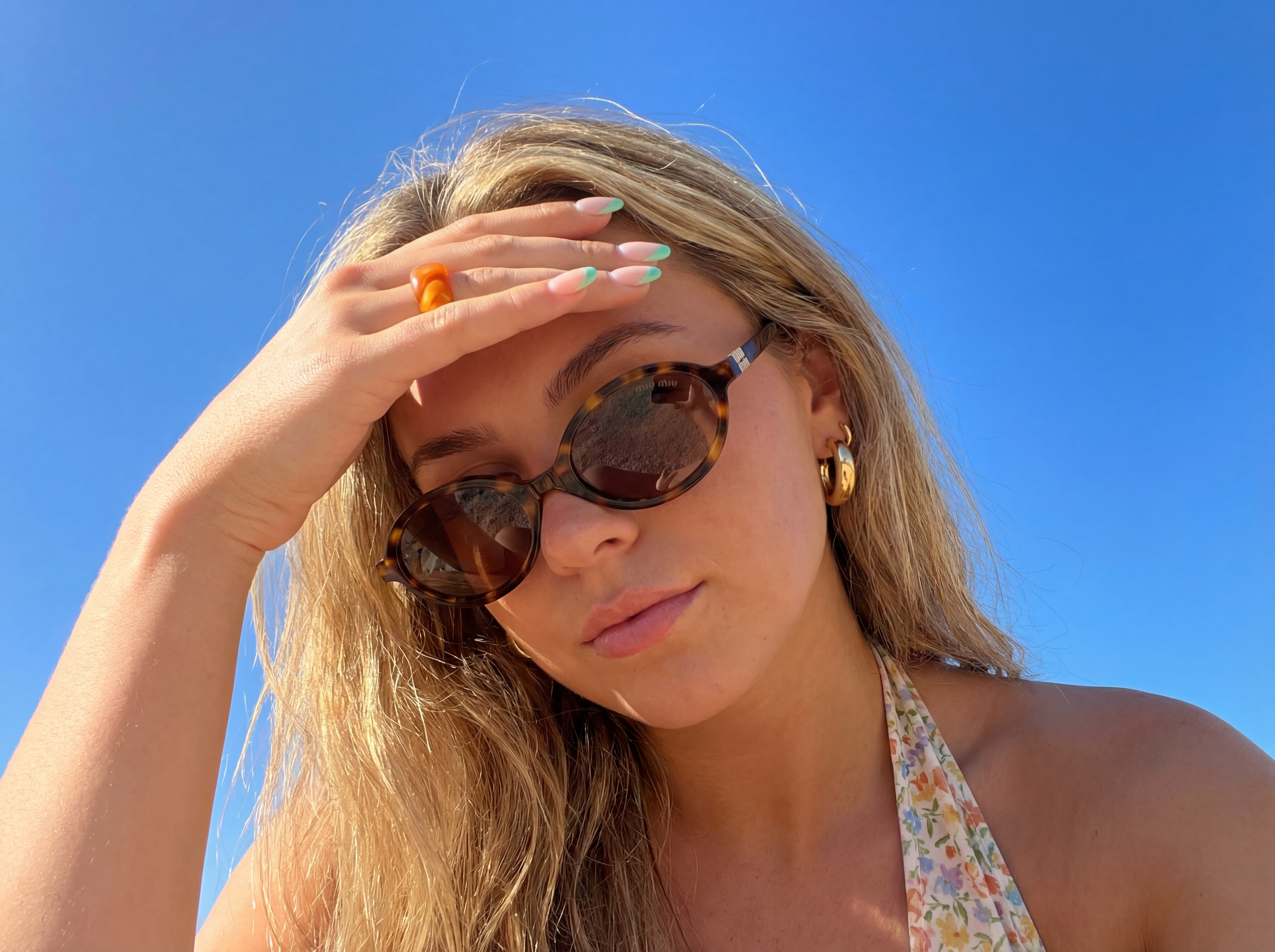 Sunlit clear-frame sunglasses portrait — example 2 (fashion, AI generation on Cheeppy)