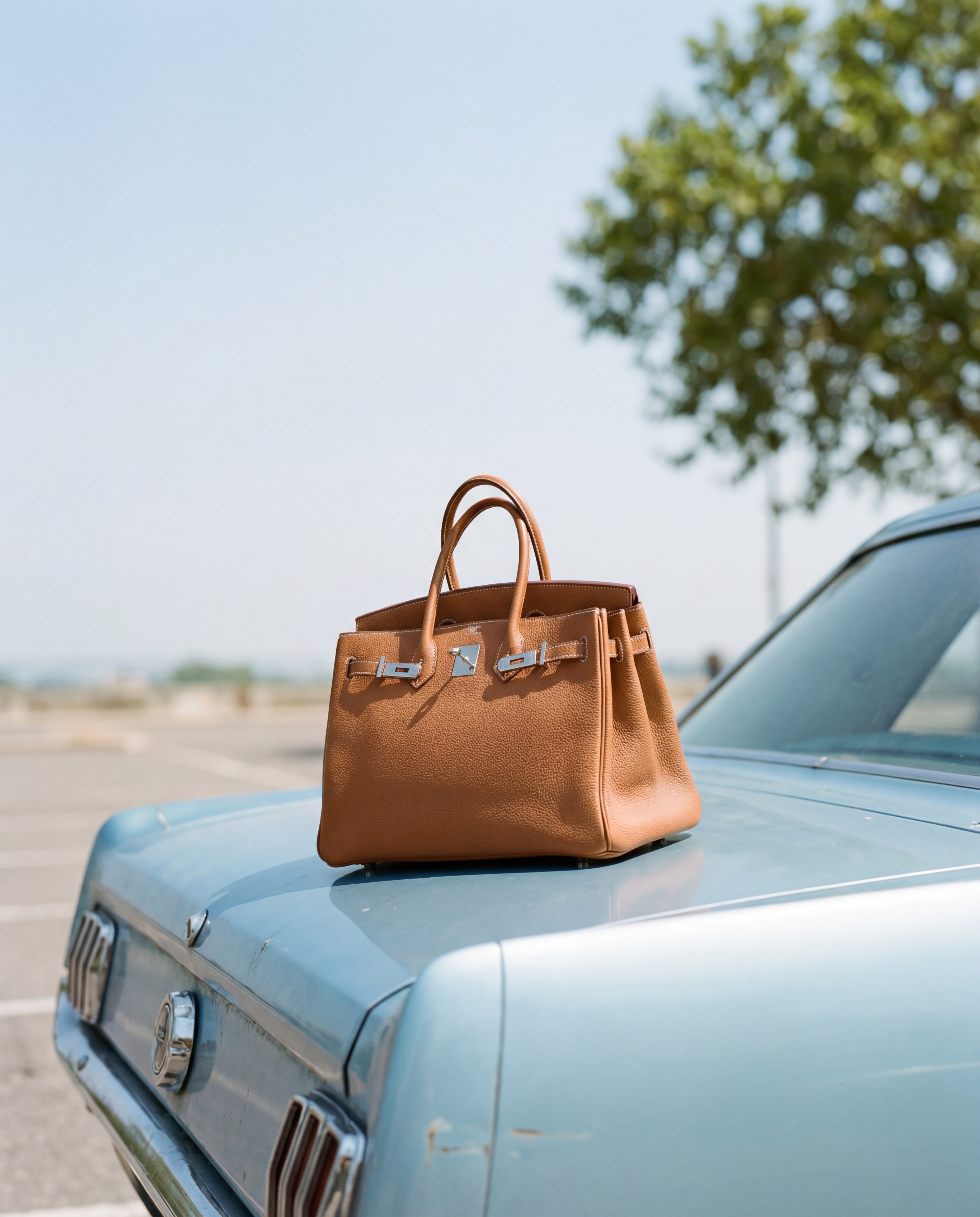 Road-trip elegance with a statement tote — example 4 (fashion, AI generation on Cheeppy)