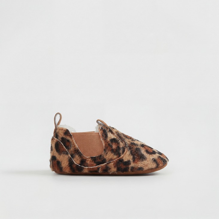 Studio One Shoe · Grey Profile — cover image, fashion style by pixlkraft